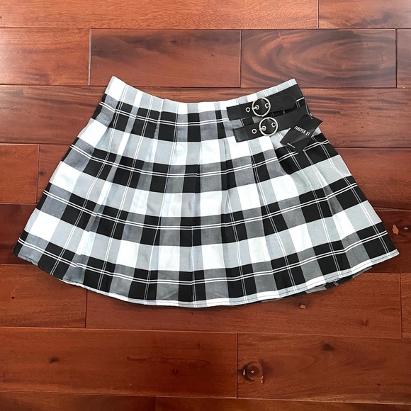 NWT Forever 21 School Girl Dual-Buckle Pleated Plaid Mini Skirt Women’s Size L - Picture 7 of 9
